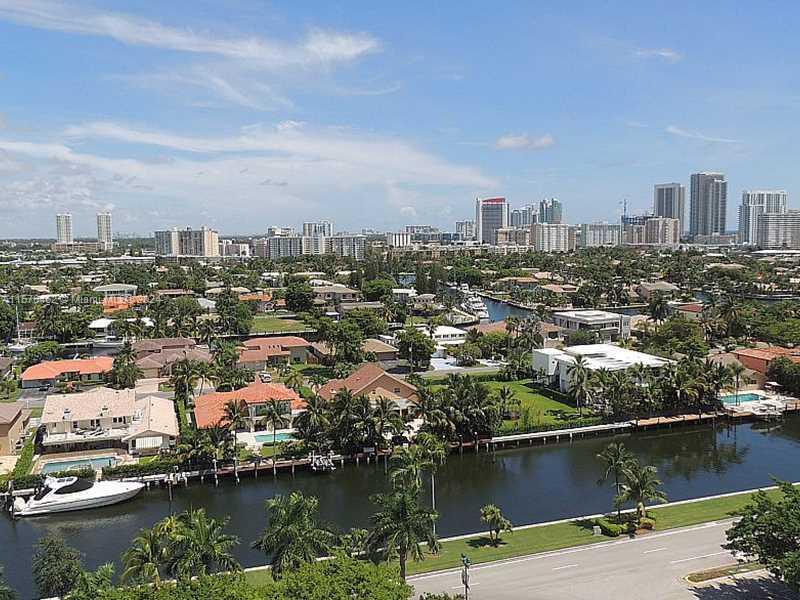 Foto principal - 3610 Yacht Club Dr