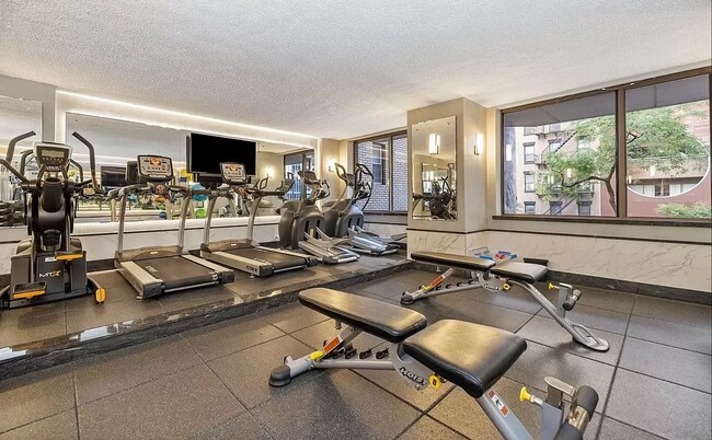 Foto del edificio - 245 East 44th Street