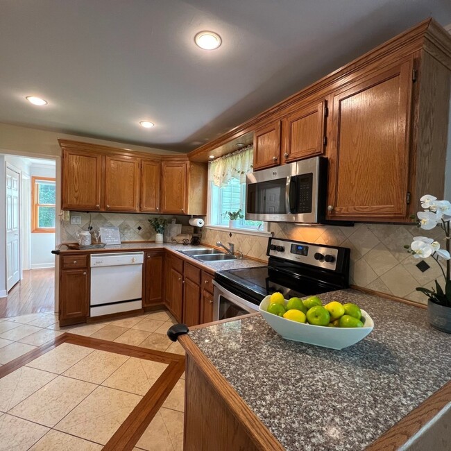 Foto del edificio - 21795 Linden Ave