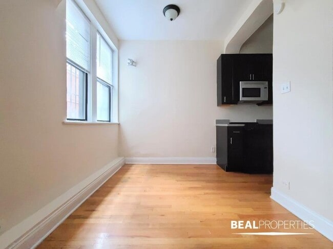 Building Photo - 0 bedroom in CHICAGO IL 60640