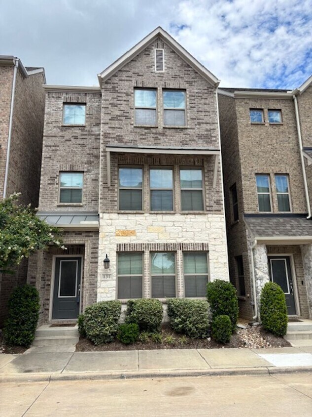 Foto principal - 131 Peach Orchard Ln