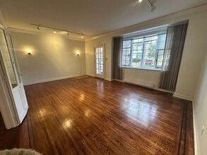 Building Photo - 121 Bentley Ave