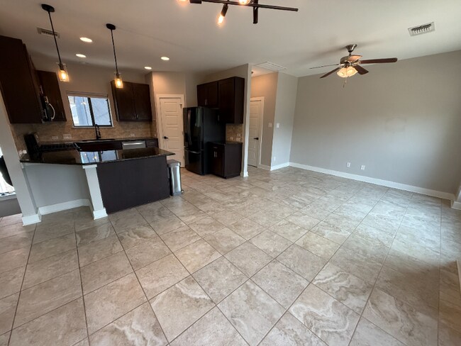 Foto del edificio - 1500 Lorraine Loop