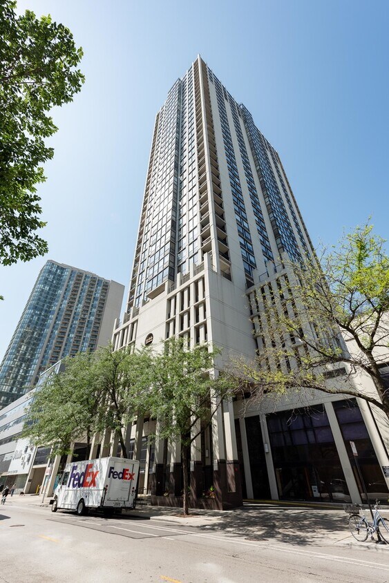 Foto principal - 1122 N Clark St