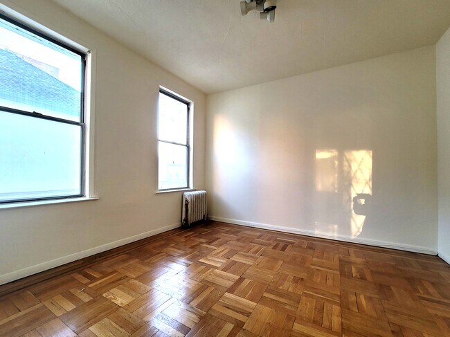 Foto del edificio - 2414 E 29th St