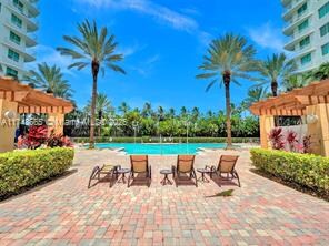 Foto del edificio - 1755 E Hallandale Beach Blvd