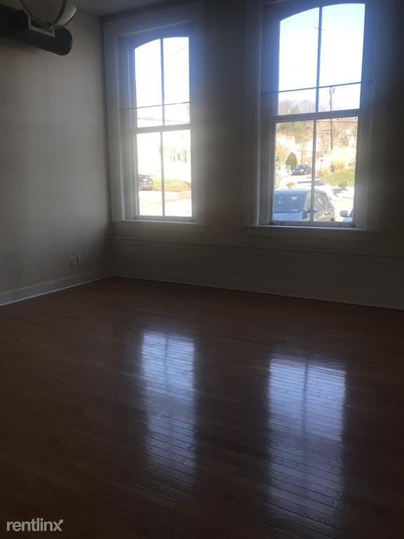 Building Photo - 10 Walnut St