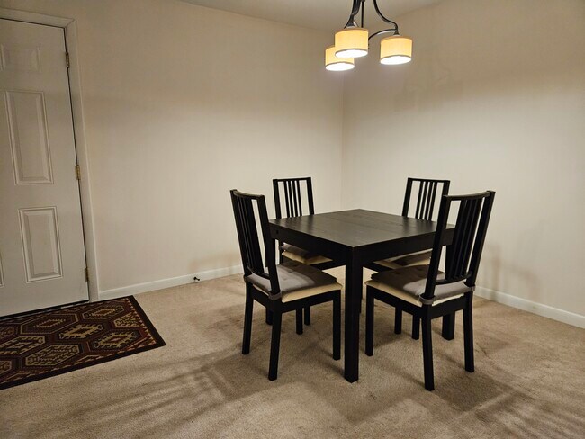 Building Photo - 4711B Dunbarton Rd