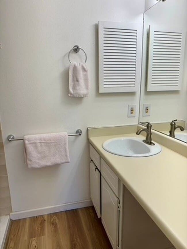 Building Photo - Large Two bedroom, Two Bath Furnished, all Inclusive mid term rental.