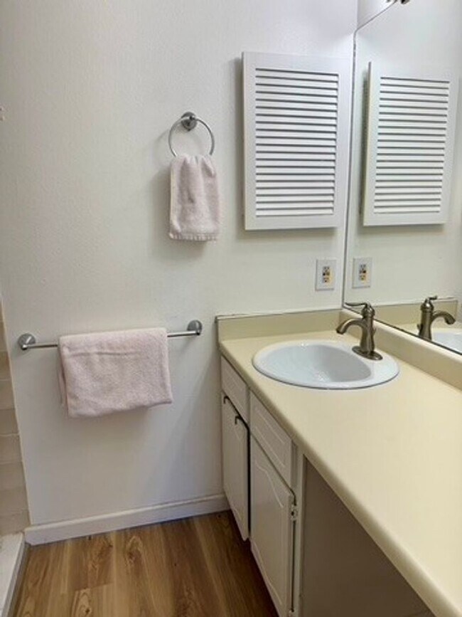 Foto del edificio - Large Two bedroom, Two Bath Furnished, all Inclusive mid term rental.