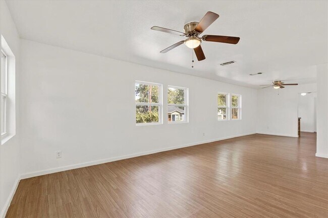 Building Photo - 1801 Travis Heights Blvd