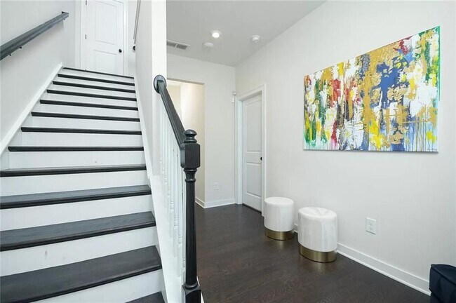 Foto del edificio - 2048 Holtz Ln