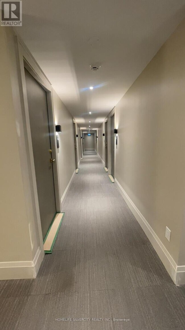 Photo du bâtiment - 2 Manderley Dr