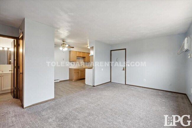 Building Photo - 6018 Secor Rd
