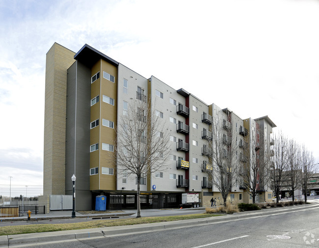 Foto del edificio - University Station Senior