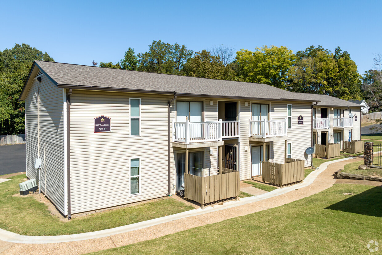 Foto principal - Hunter Oaks Apartments