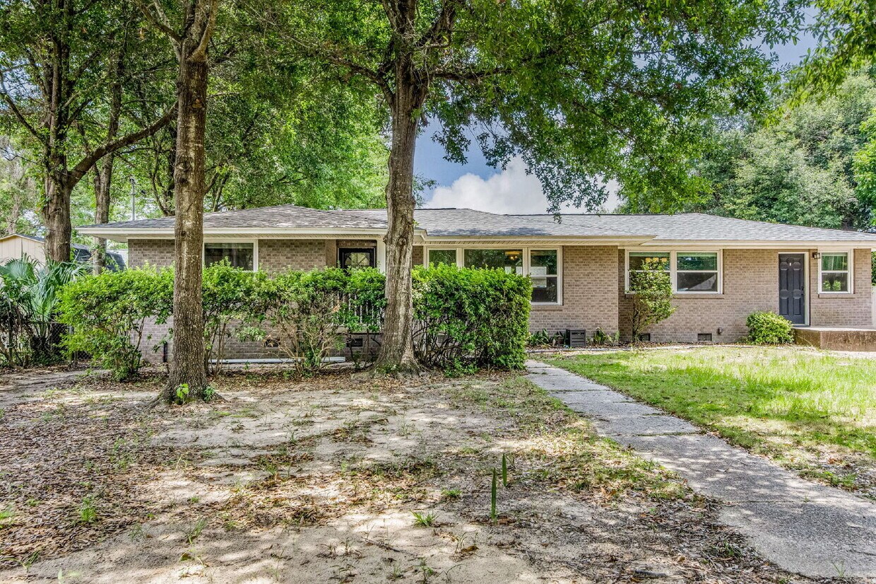 Primary Photo - Beautiful East Hill home located in one of...