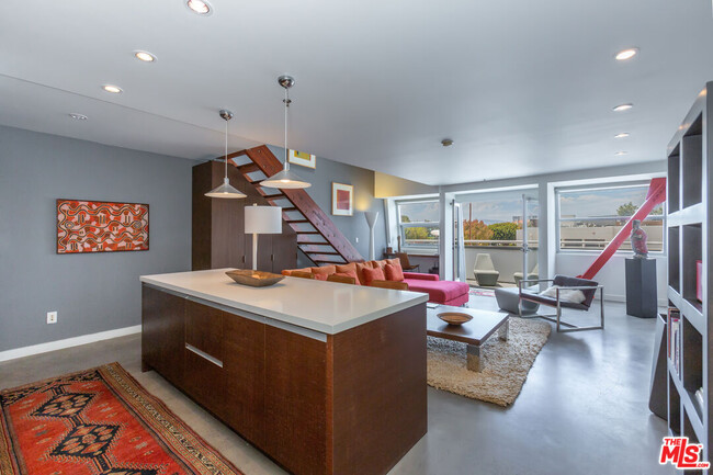 Foto del edificio - 615 Hampton Dr