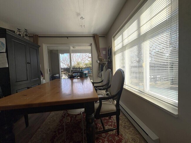 Photo du bâtiment - 2 bedroom in Coquitlam BC V3E 0C9