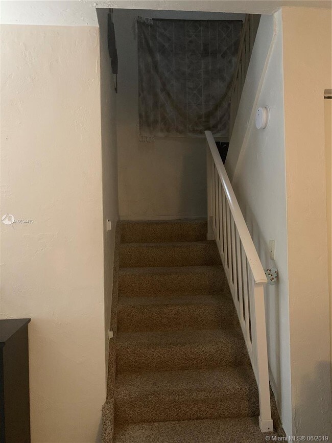 Foto del edificio - 6900 N Kendall Dr
