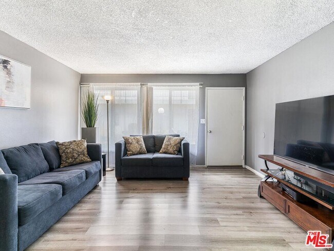 Foto del edificio - 5530 Ackerfield Ave