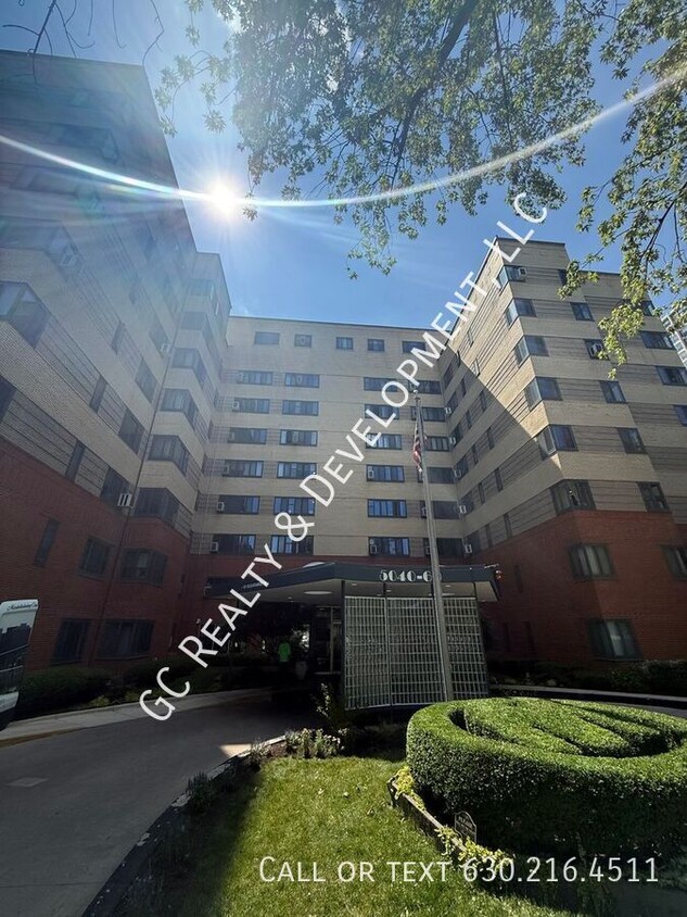 Primary Photo - 5048 N Marine Dr