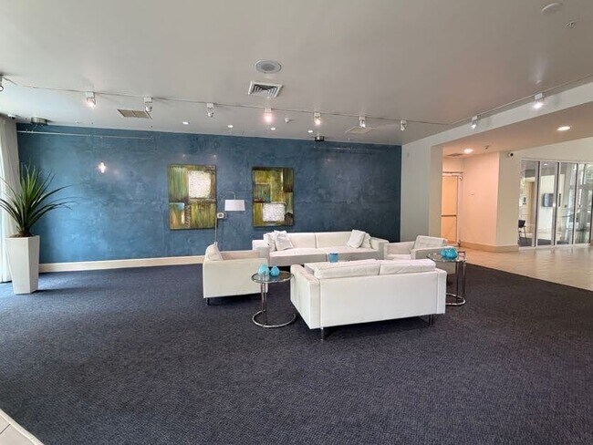 Foto del edificio - 2000 N Bayshore Dr