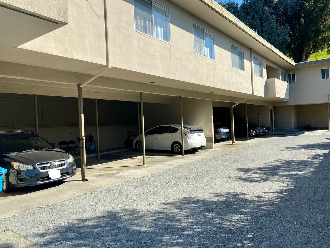 Parking - 3239 Glendora Dr