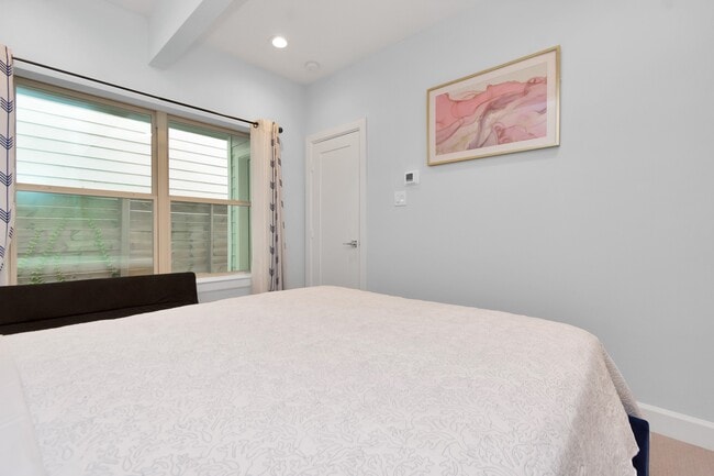 Building Photo - 3310 Pease St