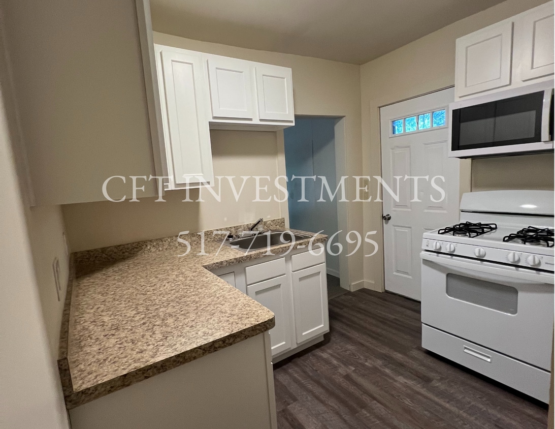 Kitchen - 319 N Cochran Ave