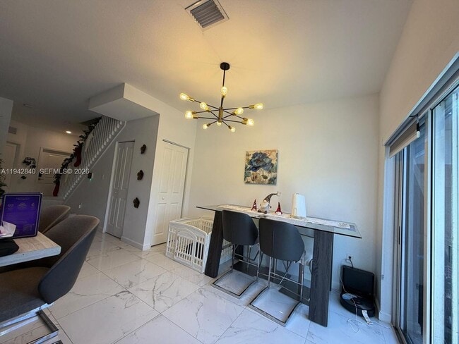 Foto del edificio - 1656 SE 27th Terrace