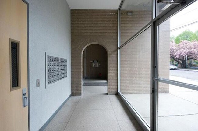 Foto del edificio - Very Nice 1 bed available 6/15