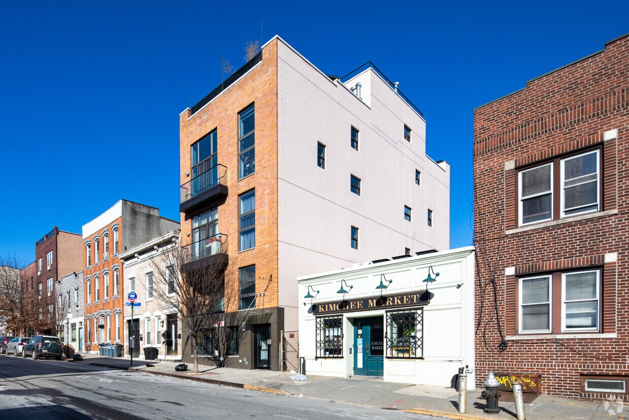 Primary Photo - 189 Greenpoint Ave