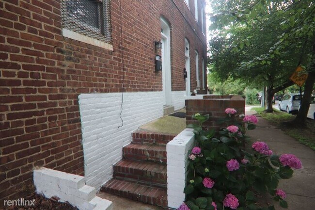 Building Photo - 1 br, 1 bath Apartment - 3970 Falls Road