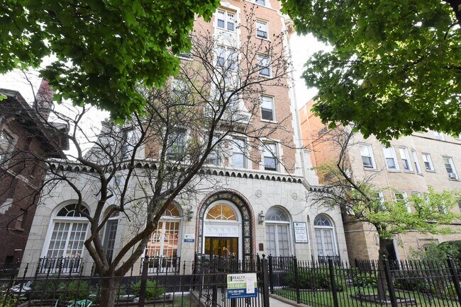 Building Photo - 4521 N Malden