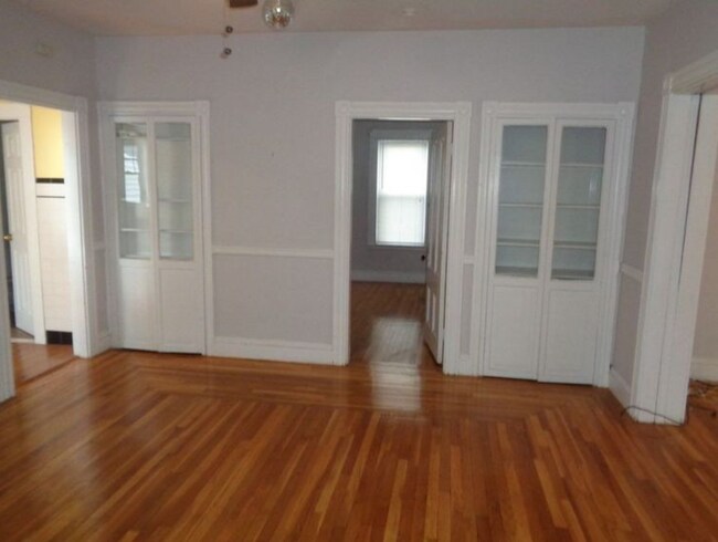 Building Photo - 25 Gorham St