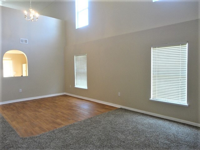 Foto del edificio - 7807 Country Chase Avenue