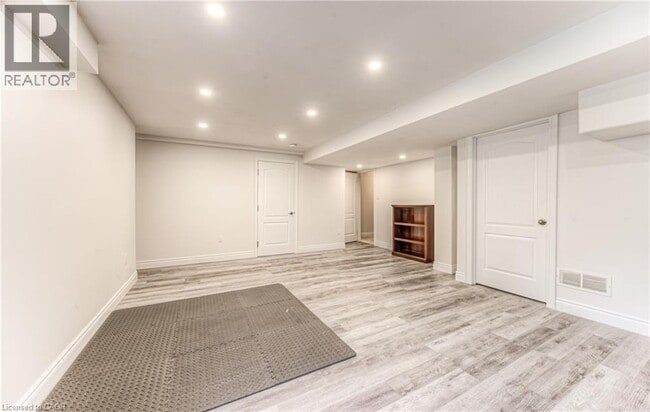 Building Photo - 93 Tremaine Dr