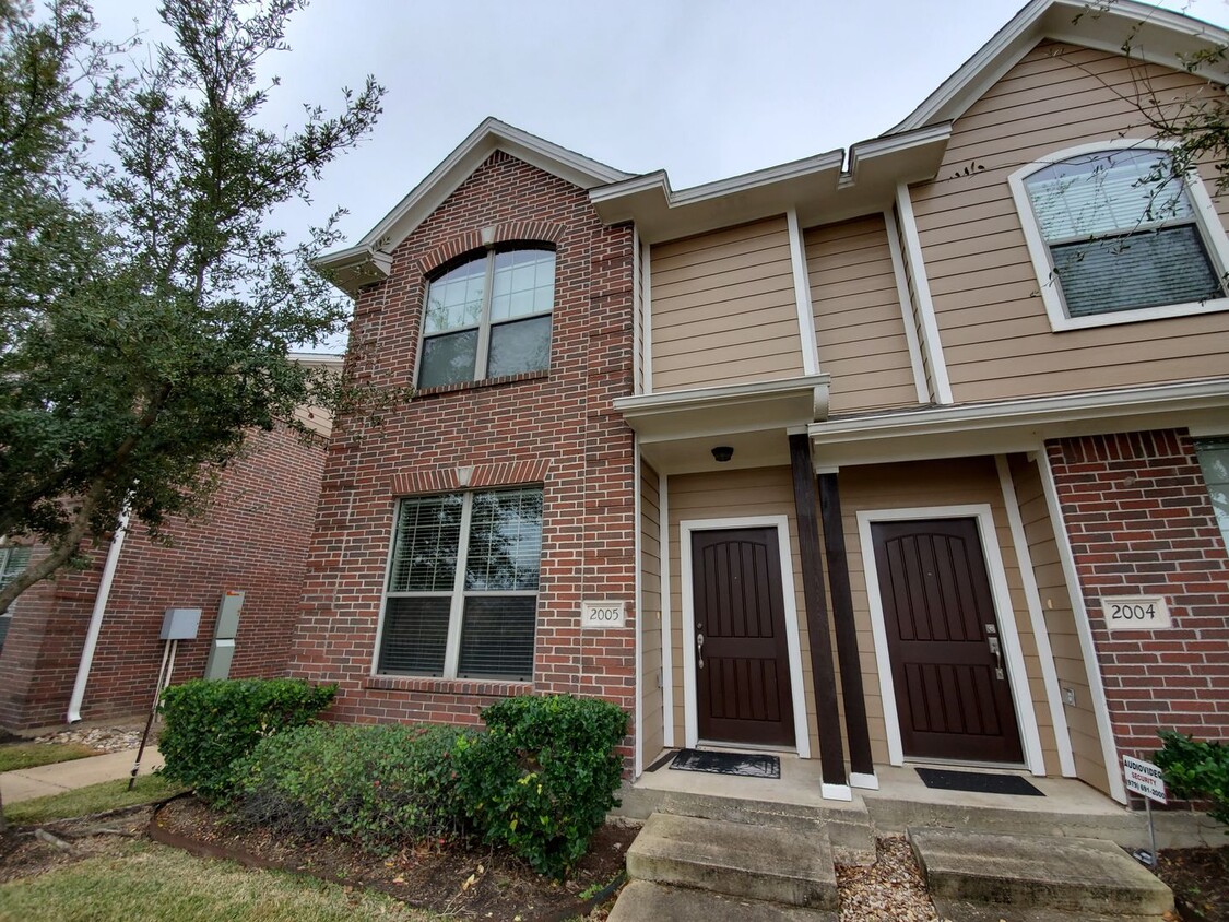 Primary Photo - College Station - 2 Bed / 2.5 Bath / 2 sto...