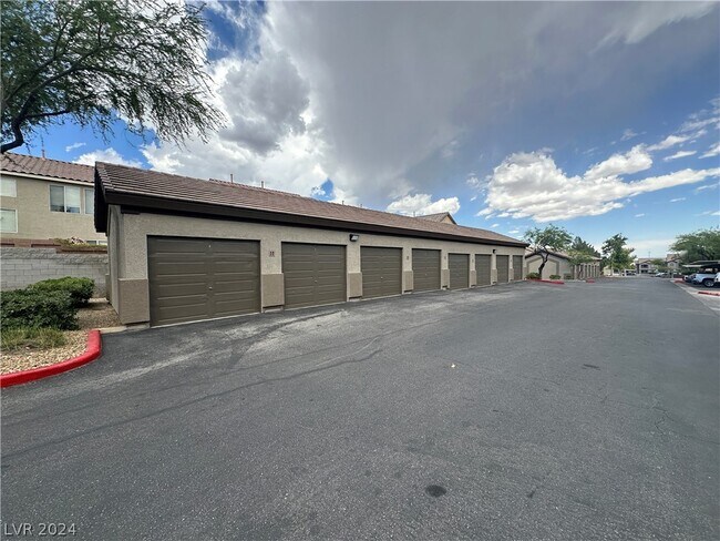 Foto del edificio - 8250 N Grand Canyon Dr