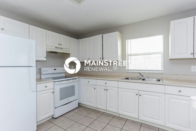 Foto del edificio - 3 Bedroom Pet-Friendly Home in St Petersburg, FL with Main Street Renewal