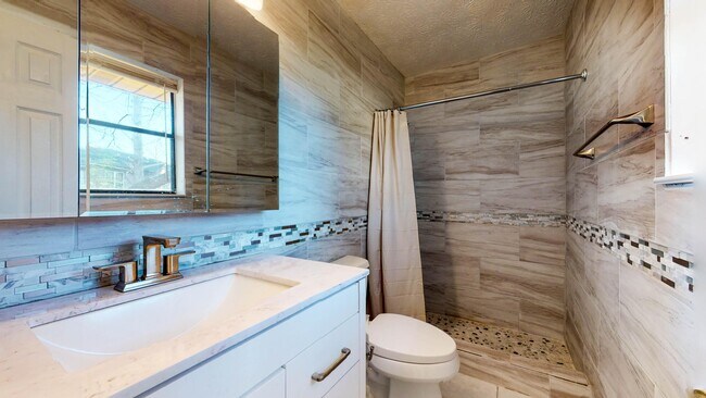Building Photo - 383 Wesley Park Dr
