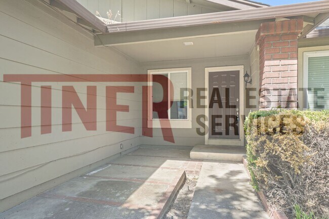 Foto del edificio - North Sacramento 4 Bedroom Home with cover...