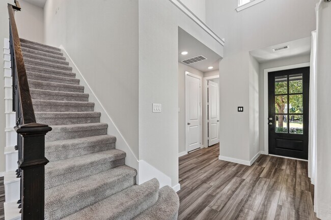 Building Photo - 706 Santa Elena Trail