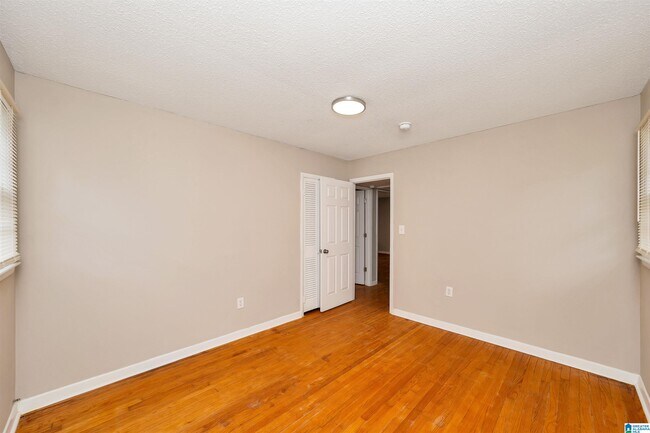 Foto del edificio - 7062 Moores Mill Rd