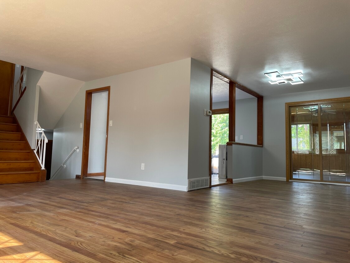 Foto del edificio - 6774 Reid Dr