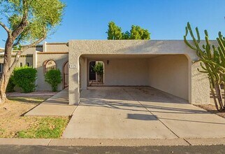 Building Photo - 913 E Beryl Ave