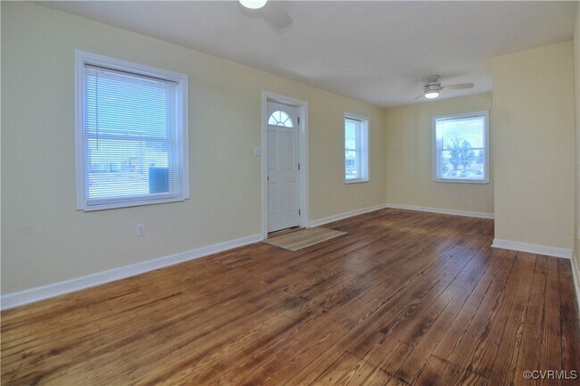 Foto del edificio - 629 Mineral Ave