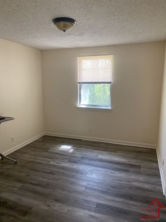 Building Photo - 308 Hawk View Ct