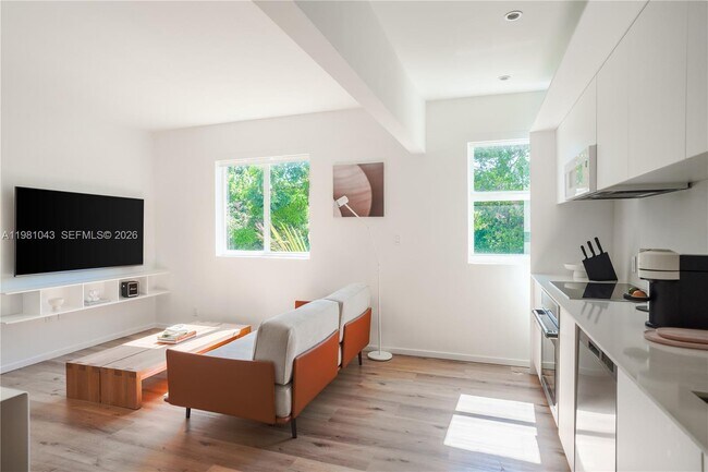 Foto del edificio - 136 NE 46th St